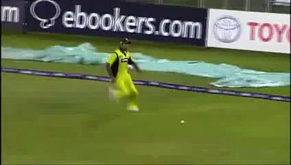 Rana Naved funny fielding
