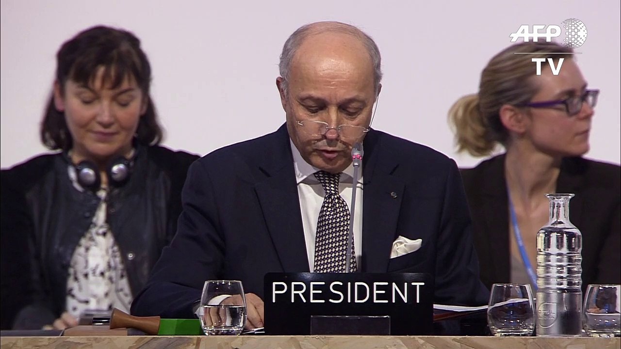 COP21: "l'accord de Paris pour le climat" adopté, annonce Fabius