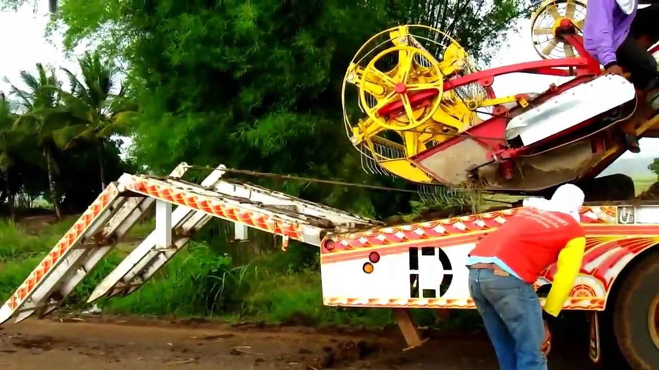 amazing tractor videos, john deere tractors working on the farm