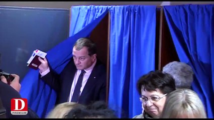 Louis Aliot (FN) a voté à Perpignan (66) au 2e tour des élections régionales