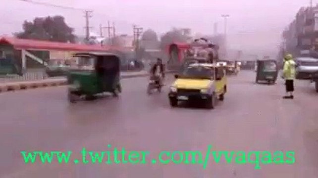 Check out Today's Imran Khan's Protocol on his Visit to Islamia College, Peshawar