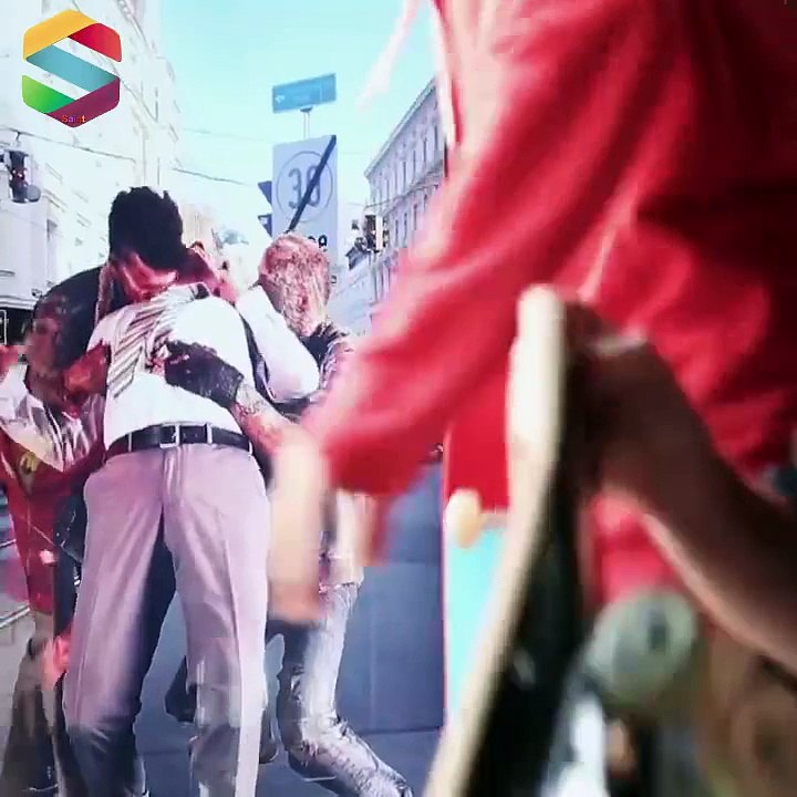 Zombie Prank Scares People At Bus Stop - Pub