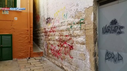 Andria: cittadino ripulisce dai graffiti l'area della "strada più piccola al mondo"
