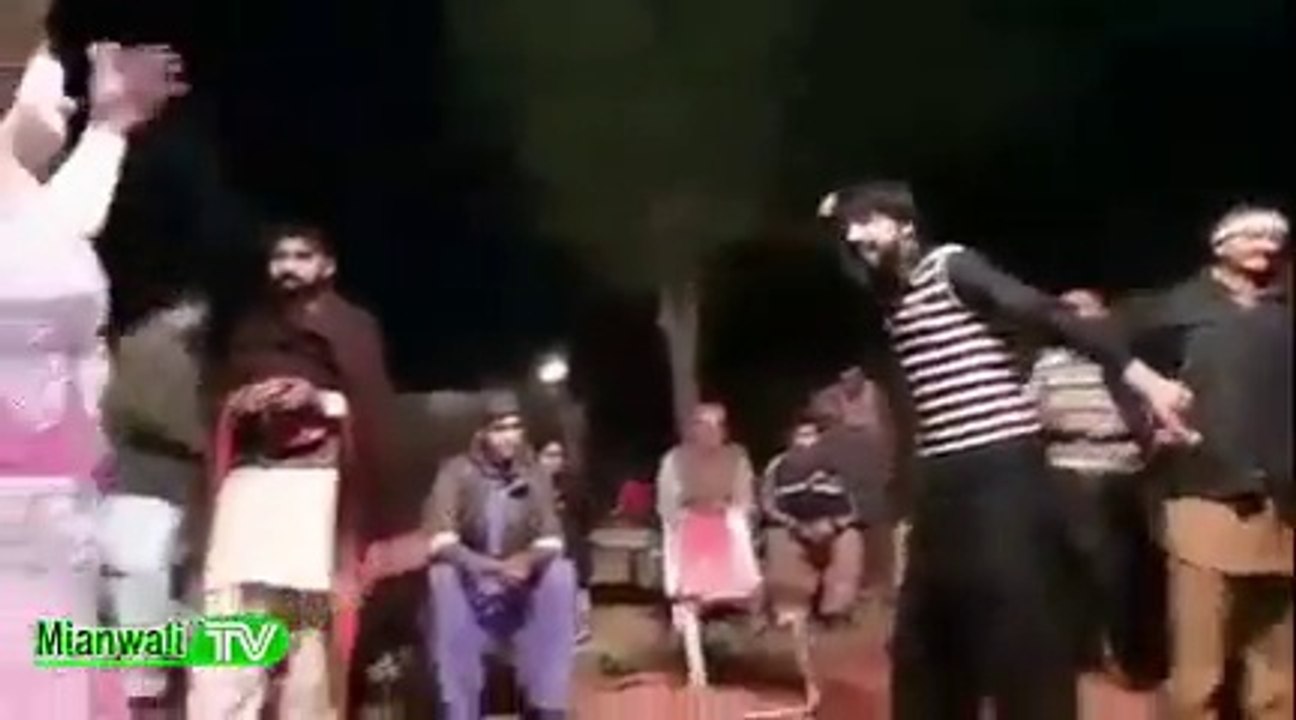 Beautiful Girl Live Dance In Shadi Program On Mara Hovay Yar Gila Nai Kareenda Song