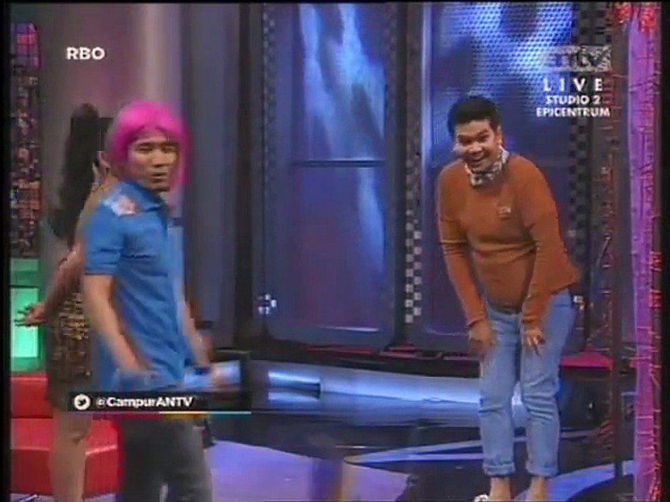 Mela Barbie, Siti Badriah dan Julia Perez pamer goyang bikin nafsu- Berondong Tua