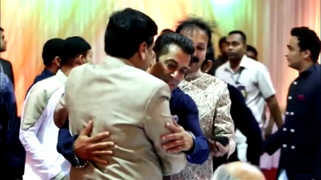 Shahrukh Khan Replaced Salman khan in Anand L Rai next - Bollywood Latest News