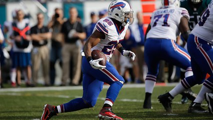 Bills LeSean McCoy gets 7 yards on first carry in Philadelphia
