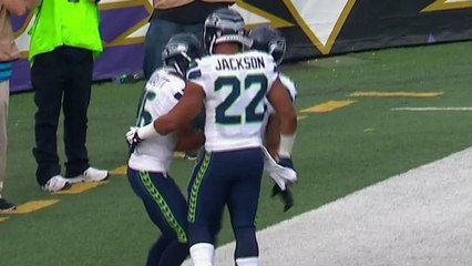 Seahawks Russell Wilson finds Tyler Lockett for an 8-yard touchdown