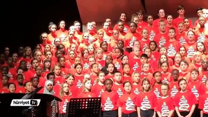 Kanadalı çocuklar Suriyeli mültecileri ilâhiyle karşıladı