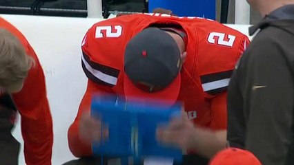 Johnny Manziel bangs head on tablet after INT