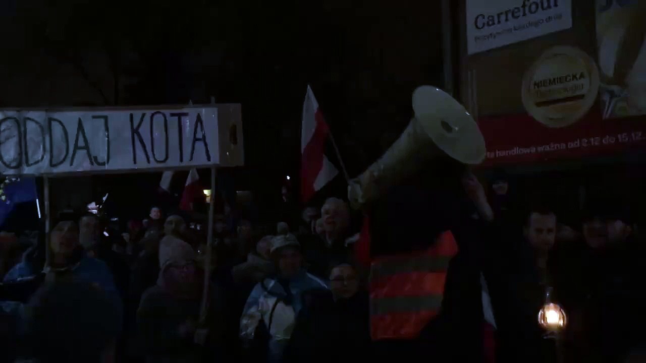 Protest pod domem Jarosława Kaczyńskiego 13.12.2015