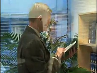 An American who speaks URDU and Love Pakistan