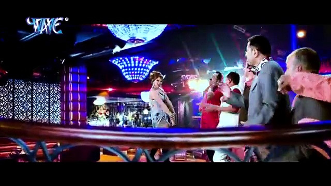 जोबन आधा तोपाइल बा आधा उघारे बाटे - Choli Se Fekata - Insaf Ki Devi - Bhojpuri Hit Item Songs 2015