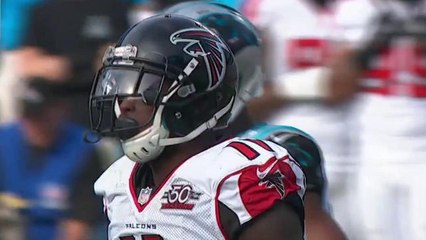 Falcons Julio Jones hauls in 14-yard catch