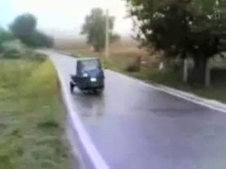Incredibile Derapata con l'ape - Incredible skid with bee
