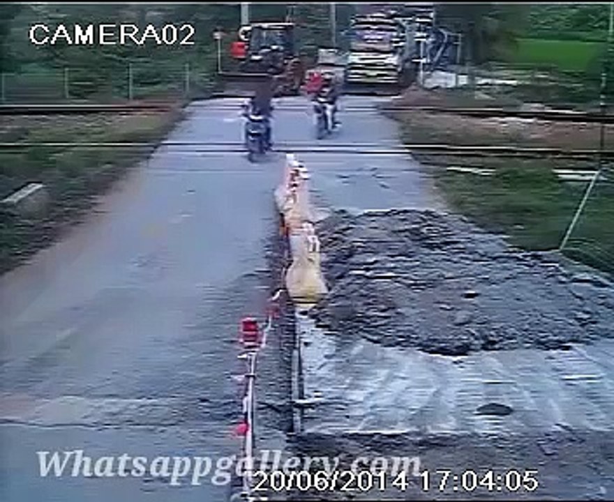 whatsapp latest funny videos horrible train accident hits truck