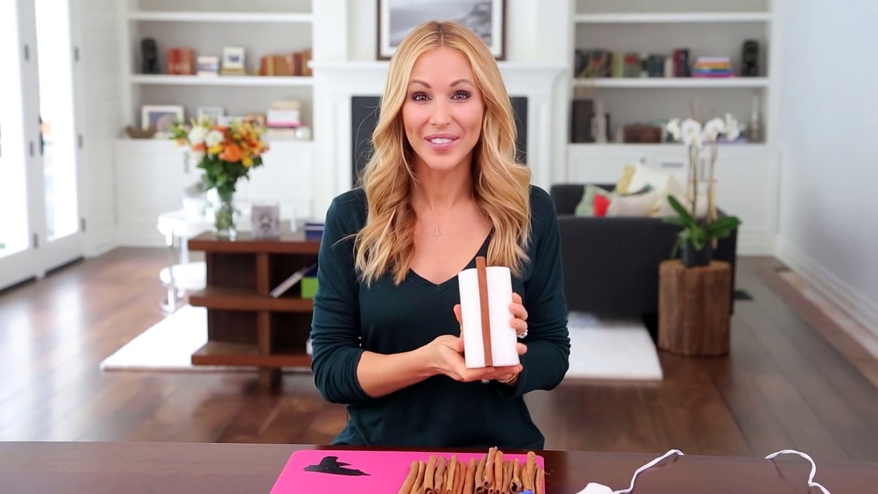 Elle verse du sel dans un énorme verre, le résultat est MAGIQUE!