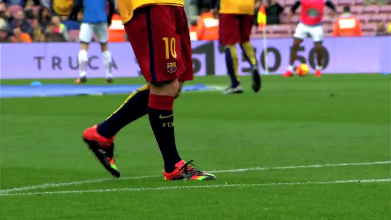 Leo Messi trains