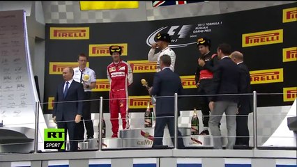 Lewis Hamilton'un Putin'i Şampanya İle Islatması