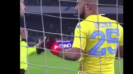 L'arbitre assistant du match Napoli - Rome blessé fond en larmes