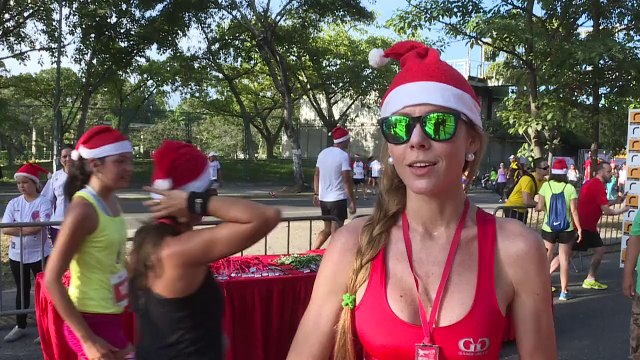 Venezolanos corren vestidos de Santa Claus