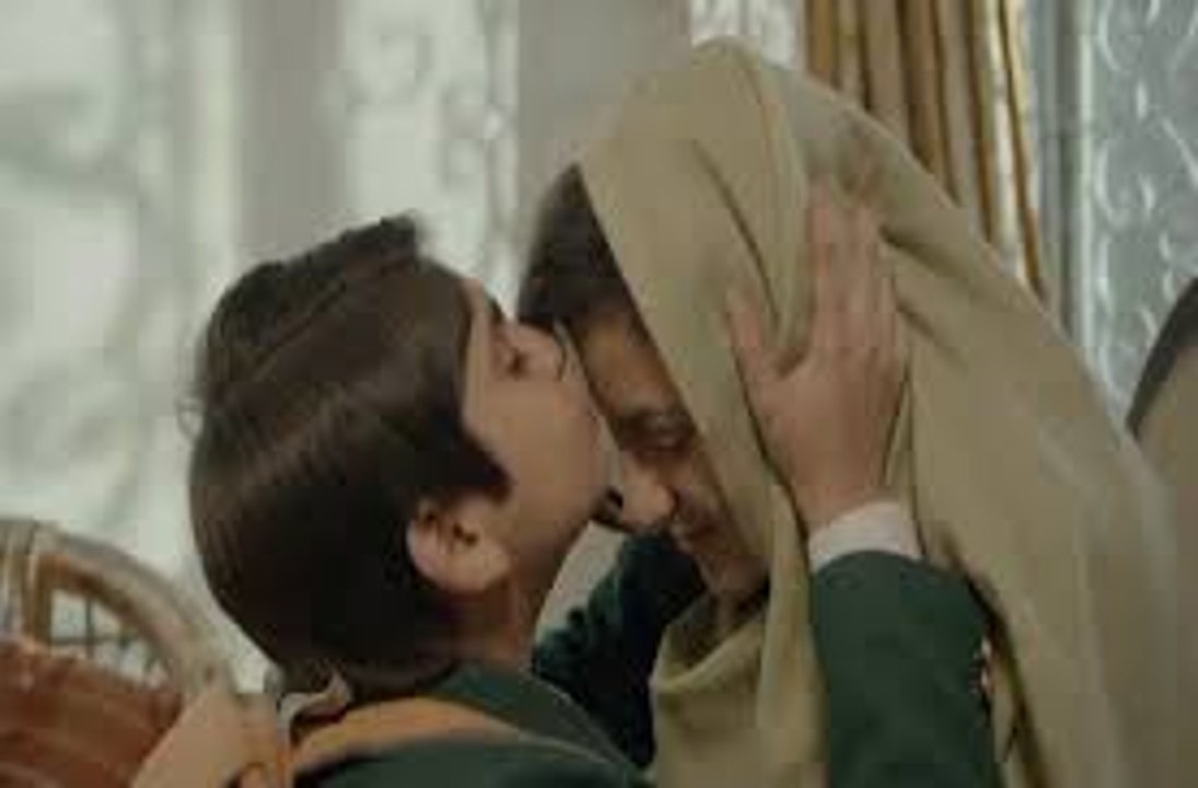 Mujhay Dushman Ke Bachon ko Parhana Hai HD Video