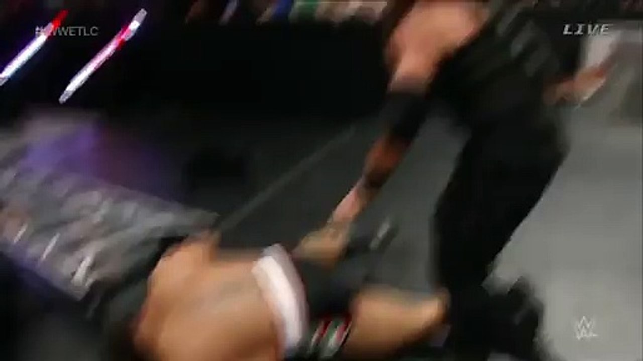 Roman Reigns Superman Punch To Alberto Delrio at TLC 2015