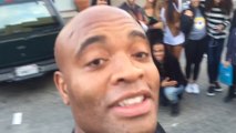 Ao lado da família, Anderson Silva manda apoio a José Aldo