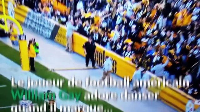 Malgré la sanction de l'arbitre, il continue d'en faire des tonnes