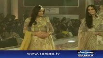 Lahore Model Badly Fell On Stage During Live Performance