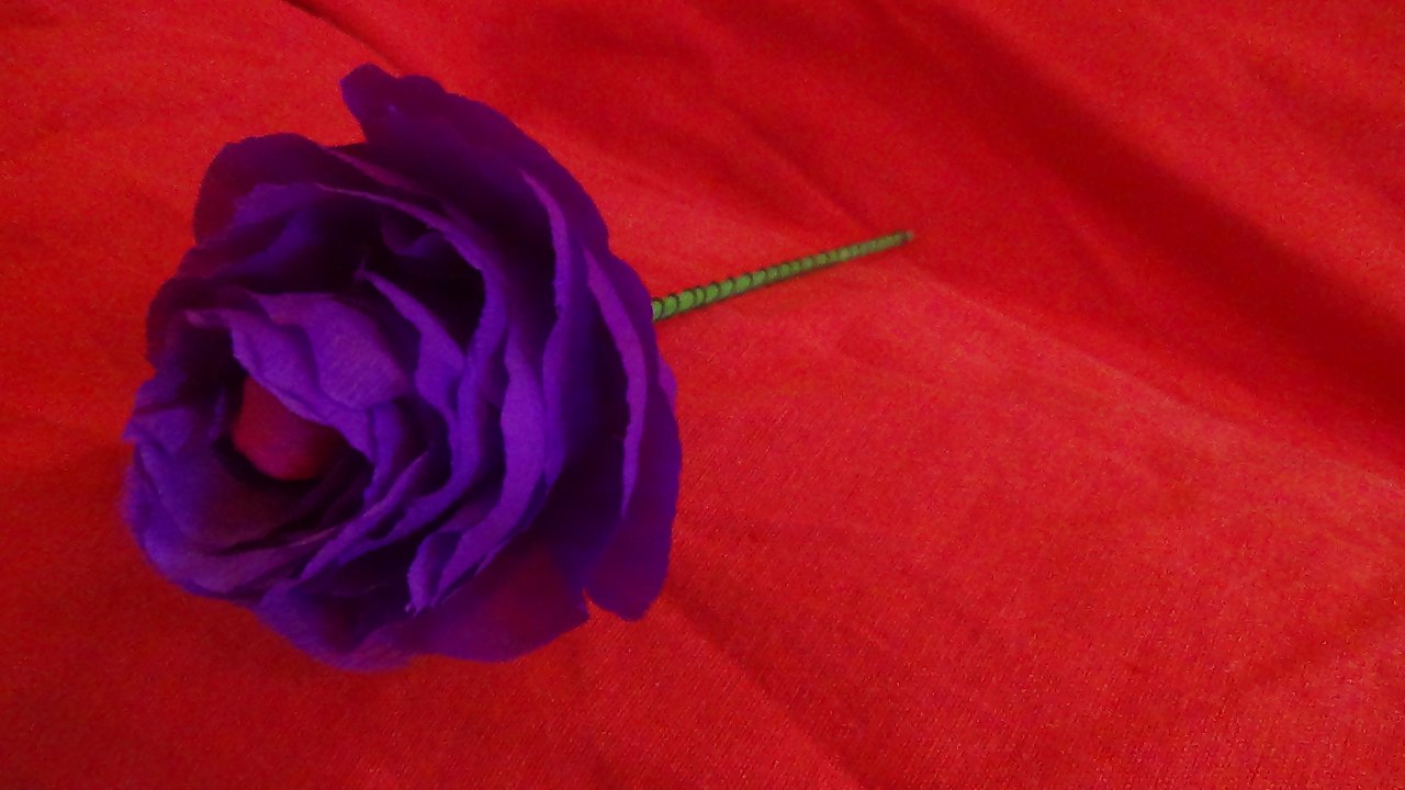 Fleur en papier crépon