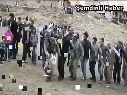 Eller havaya bir sağa bir sola!