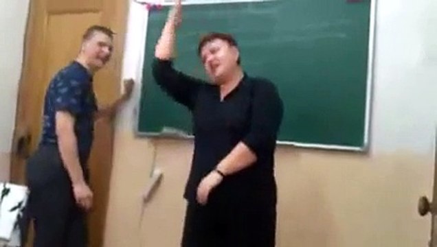 Студент первый раз пришел на пару за год,препод жжот