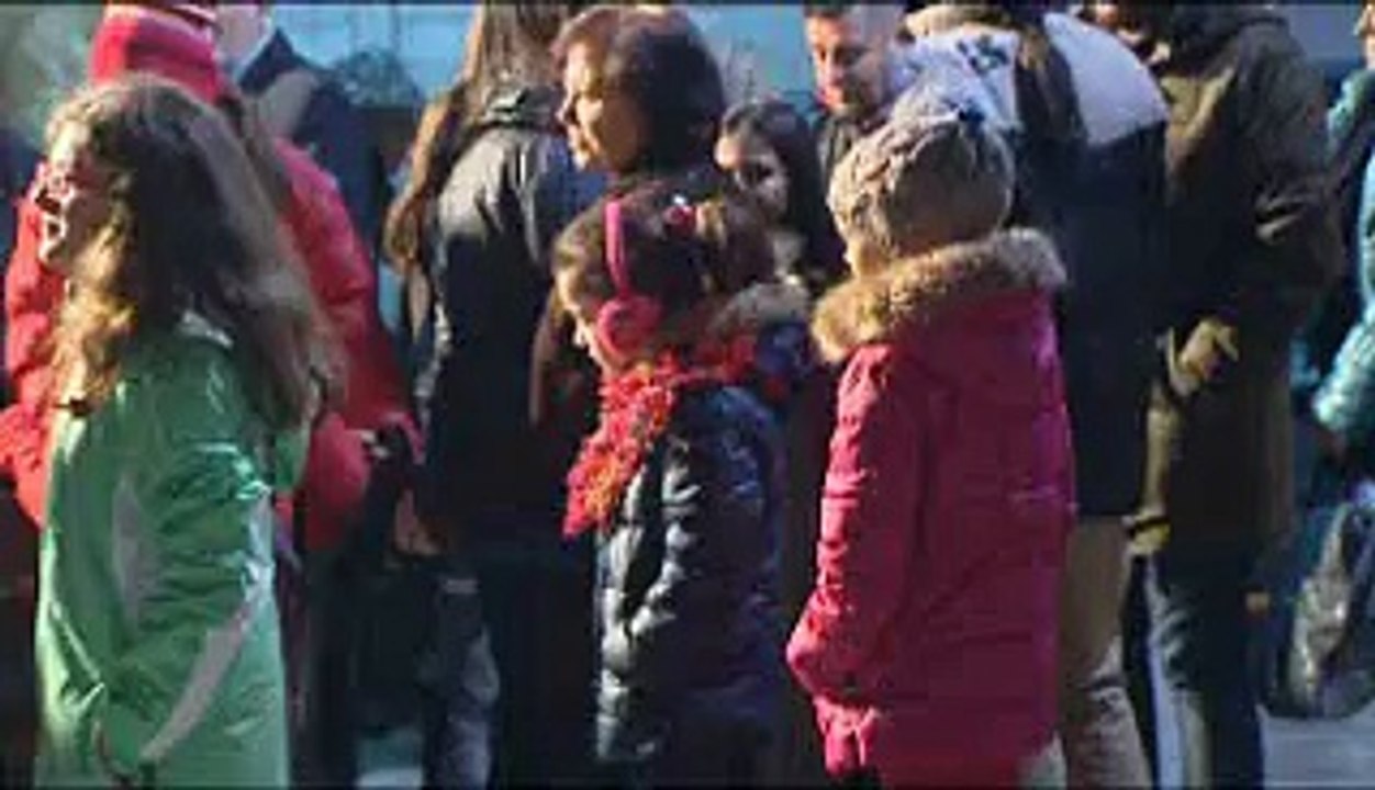 Οι μαθητές του ειδικού Γυμνασίου άναψαν το Χρισ...