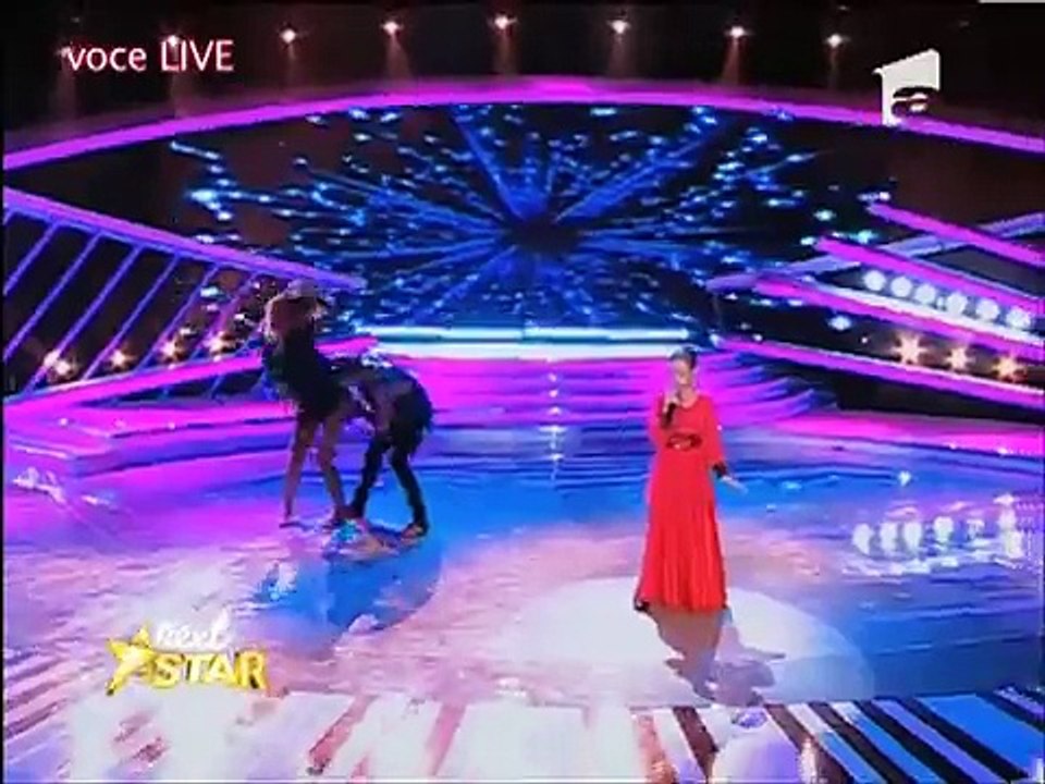 Elle fait pleurer tout un pays en interprétant cette chanson! WOW!