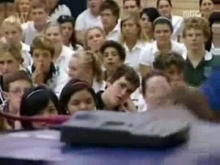 Palestra de um homem sem braços e pernas