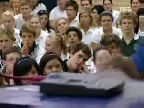 Palestra de um homem sem braços e pernas