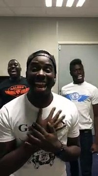 Des africains de france se moquent de Marine Le Pen aprés sa défaite