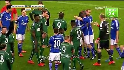 في نادي  شالكه جيرالد أسامواه يقوم بتغيير مع ابنه ملا عقلية