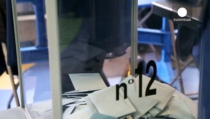 El "sacrificio socialista" aparta al FN del poder regional en Francia