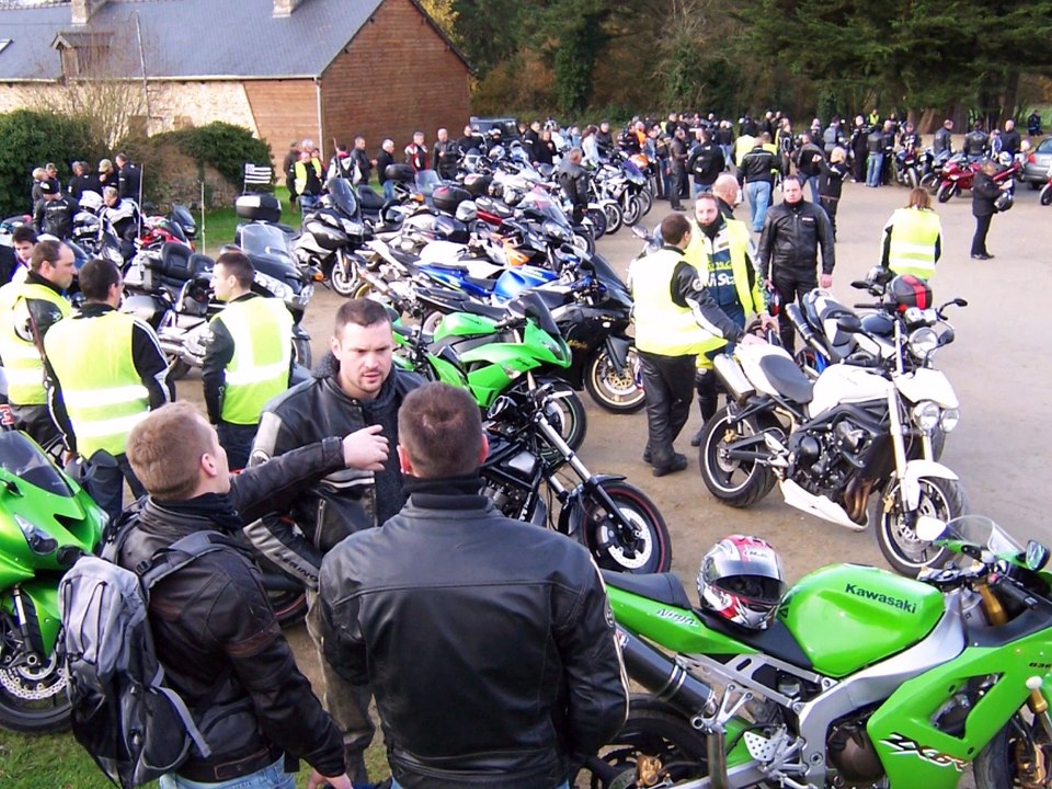 Châtelaudren 18 eme édition du téléthon motos 2015