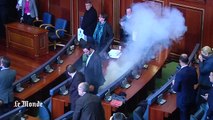 Des députés kosovars répandent du gaz lacrymogène dans leur Parlement