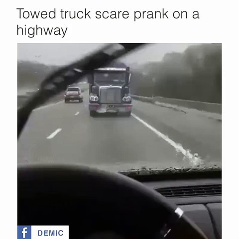 Towed Truck Scare Prank On A Highway Video Dailymotion