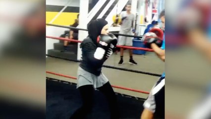 This 15-year-old is fighting to box in her hijab