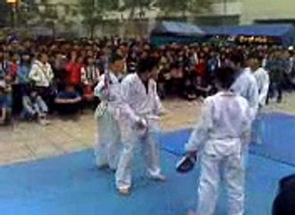 CLB Taekwondo ĐH Thăng Long thứ 5 15-12-2011 hội trường moto_19011