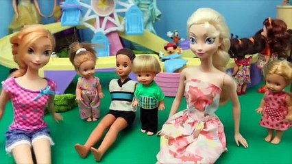 Frozen Elsa, Anna and Kids Go To Barbie Kelly Amusement Park Kiddie Coaster DisneyCarToys