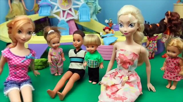 Frozen Elsa, Anna and Kids Go To Barbie Kelly Amusement Park Kiddie Coaster DisneyCarToys