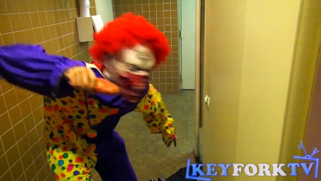 KILLER CLOWN PRANK BACKFIRES!!!! (GONE WILD) GONE WRONG Funny Videos 2015 Girlfriend Prank