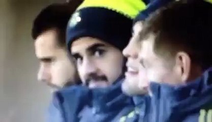 Isco ne croie pas ses yeux que Kroos est parmi les remplaçants