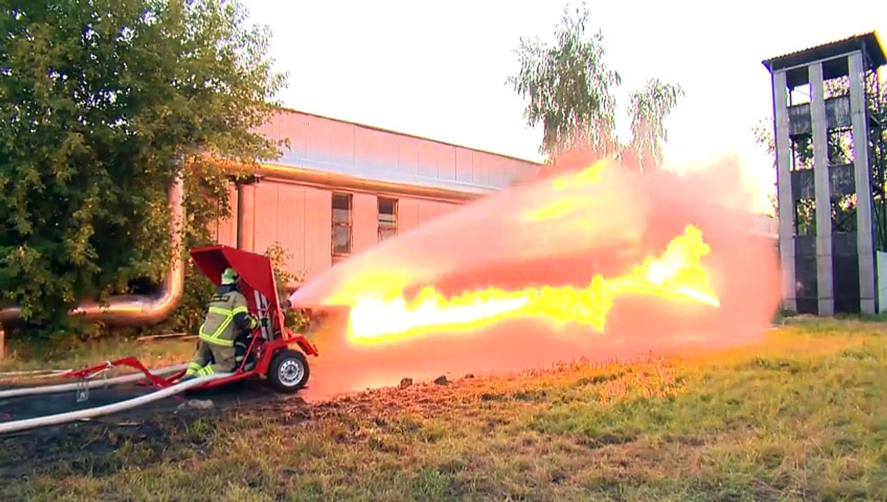 Lance-Flamme VS Lance à incendie ... qui gagne ?